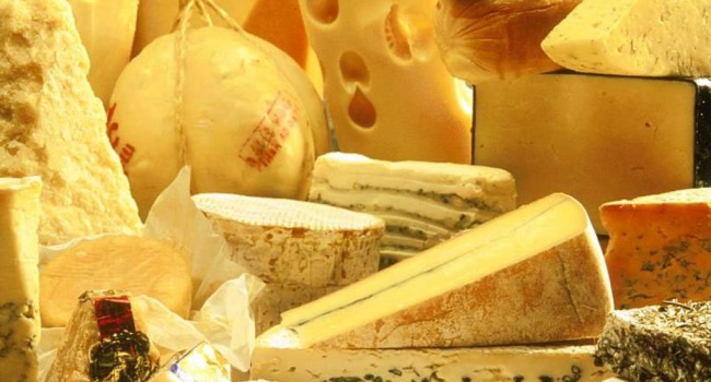 Лікарі застерігають, що сир із пліснявою може спричини важку недугу