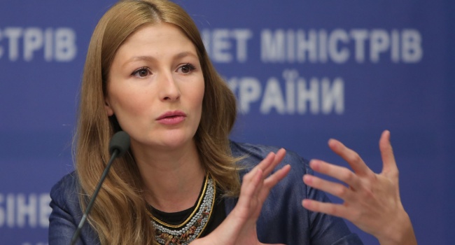 Эмине Джапарова: Россия окончательно обречена из-за Путина Эмине Джапарова: Россия окончательно обречена из-за Путина