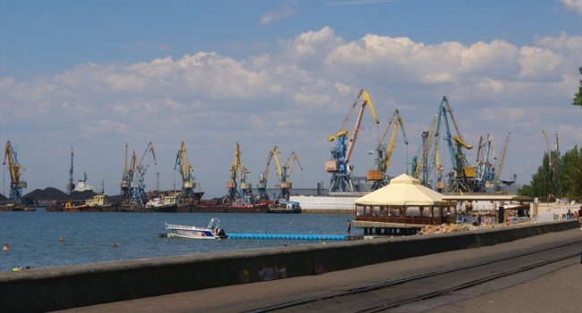 Бердянский порт понес убытки из-за Керченского моста