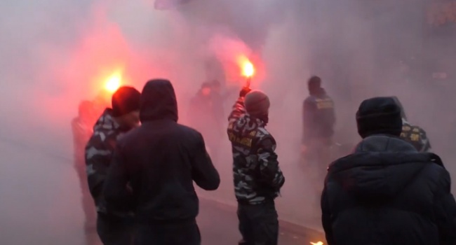 В Кременчуге произошла массовая драка между НПУ и «Национальным корпусом»