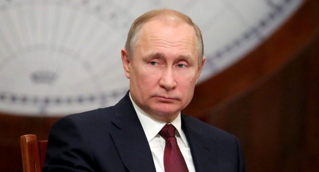 «Только ногами вперед»: российский журналист рассказал, сколько еще Путин будет при власти