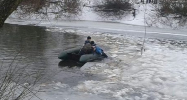 В Волынской области на льдине обнаружен труп первоклассника
