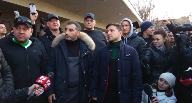 Зеленский не сумел выдавить из себя фразу «Путин – х..ло», попросил произнести за него ее атошников Зеленский не сумел выдавить из себя фразу «Путин – х..ло», попросил произнести за него ее атошников