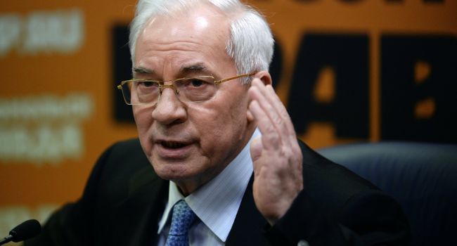 Азаров заявил о возвращении фашизма и нацизма в Украину Азаров заявил о возвращении фашизма и нацизма в Украину