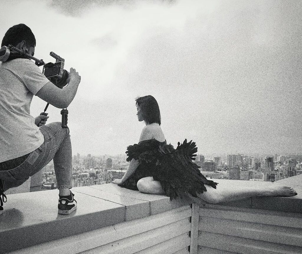 «Просто секс»: Даша Астафьева в образе черной вороны взорвала сеть полуголыми фото