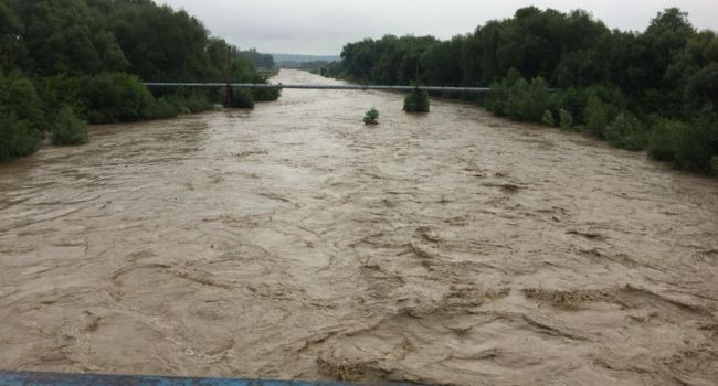 ГСЧС: В Ивано-Франковской области продолжают ликвидировать последствия наводнения 