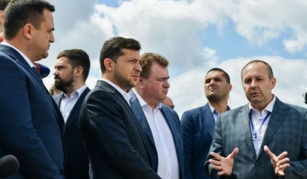 Зеленский пообещал лишить должности всех местных прокуроров 