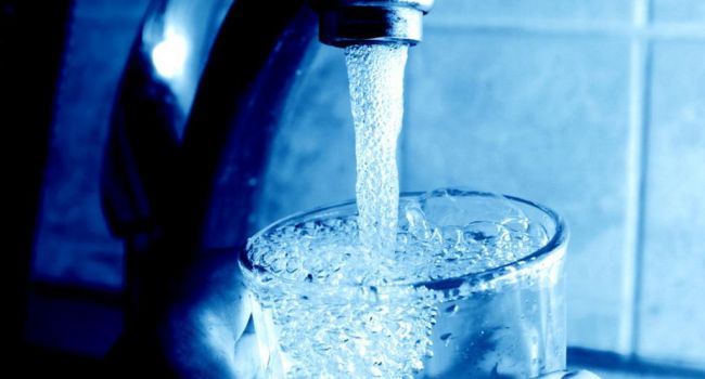 Микропластик в питьевой воде - это безопасно: Эксперты ВОЗ сделали странное заявление