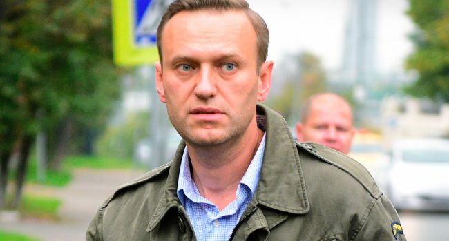 Навальный в спешке покинул Россию сразу после обысков