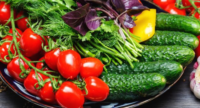 Только по отдельности: медики рассказали о вредном сочетании помидоров и огурцов Только по отдельности: медики рассказали о вредном сочетании помидоров и огурцов