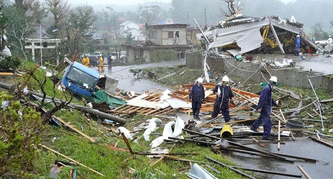 Убийственный тайфун в Японии: Число жертв стремительно растет