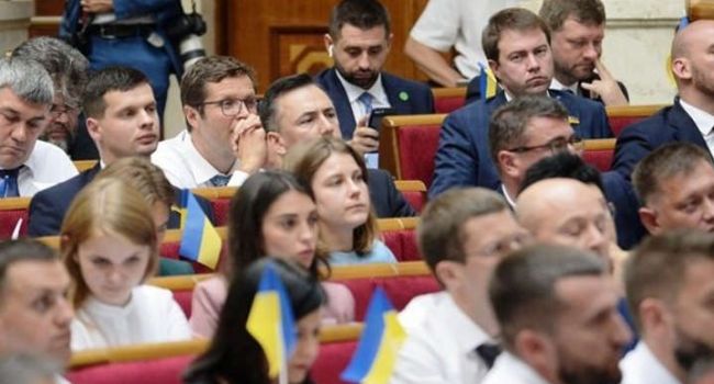 Ким Ахеджаков: после сегодняшнего голосования в Раде у нас есть всего три пути развития ситуации в Украине