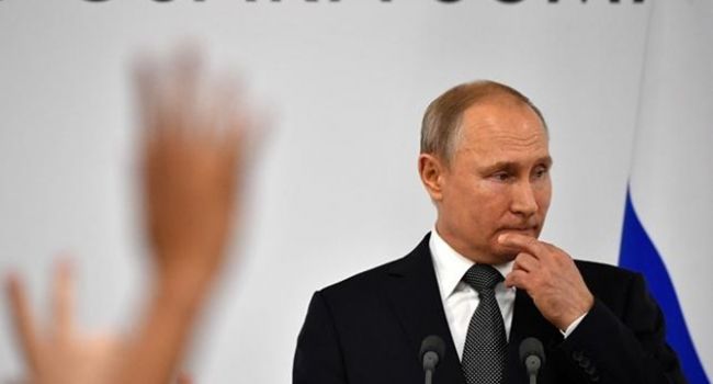 Политолог: ценовая война на нефтяном рынке больно бьет Россию