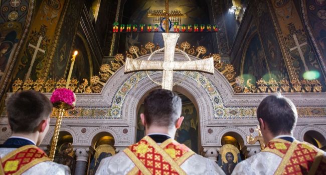 В Черновицкой области священник с коронавирусом заявил, что будет проводить службу в храме на Пасху
