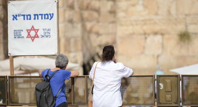 Эксперт: количество инфицированных на коронавирус в Израиле снижается в пределах нормы