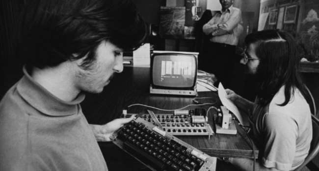 Как родилась «Великая компания Apple». Интересная история началась в гараже 1 апреля 1976 года