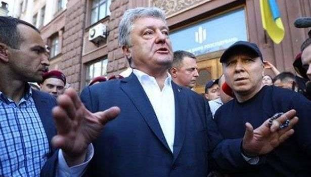 В ГБР показали, как Порошенко «убегал» от прокурора, пока тот зачитывал обвинение В ГБР показали, как Порошенко «убегал» от прокурора, пока тот зачитывал обвинение