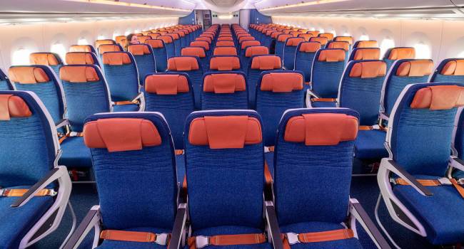 Бортпроводник назвал самые спокойные места в самолете для нервных пассажиров 