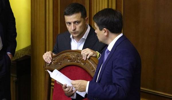 Ниже 30%: стало известно о резком падении рейтинга партии «Слуга народа» Ниже 30%: стало известно о резком падении рейтинга партии «Слуга народа»