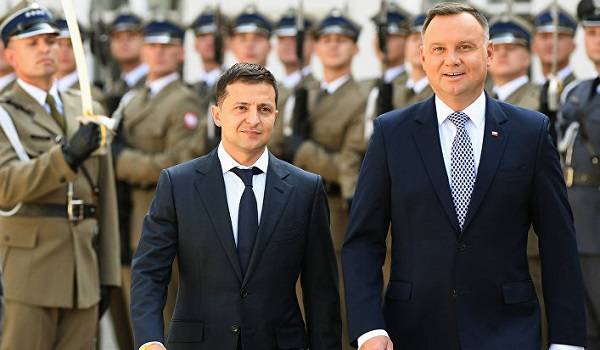 Зеленский поздравил Дуду с победой на выборах президента Польши 