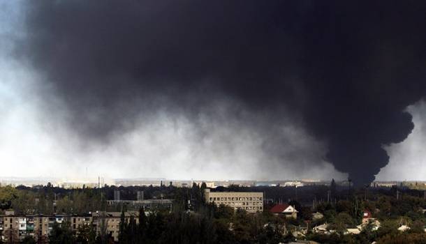 «Был хороший й*бсь!»: Над Донецком возвышаются клубы черного дыма
