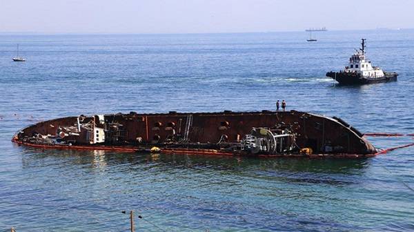 В Одессе объявлен конкурс на поднятие и эвакуацию танкера Delfi 
