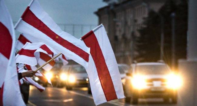 Хоруженко: в поддержку белорусов мы должны поднять рядом с государственным флагом белорусский бело-красный флаг Хоруженко: в поддержку белорусов мы должны поднять рядом с государственным флагом белорусский бело-красный флаг