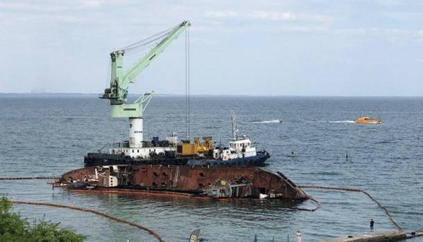 Криклий не сдержал обещания: танкер Delfi не будет поднят в установленные сроки 