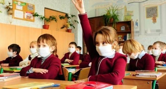 Политолог: если из-за карантина в школах отменят уроки – родители выйдут на улицы