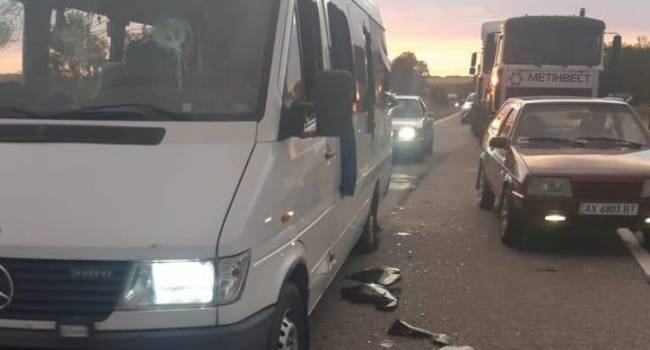 Официально: В Национальной полиции рассказали о расстреле микроавтобуса по Харьковом  