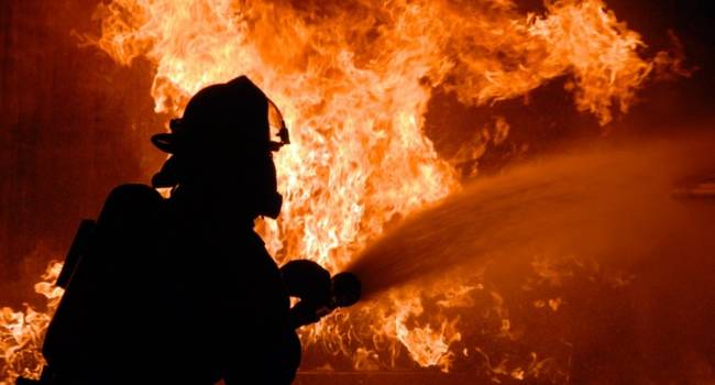 «Столб дыма и страх людей»: В Луганске на патронном заводе начался масштабный пожар