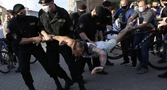 В Беларуси продолжаются массовые задержания на акциях протестов – МВД 