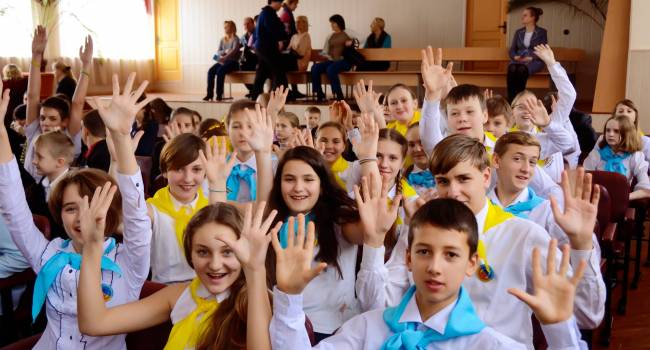 «Можете поставить крест на образовании»: Политолог призвал не допустить дистанционного обучения школьников «Можете поставить крест на образовании»: Политолог призвал не допустить дистанционного обучения школьников