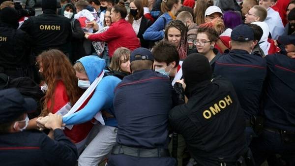 В балаклавах и без опознавательных знаков: политик из Беларуси рассказал, кто причастен к разгону протестов В балаклавах и без опознавательных знаков: политик из Беларуси рассказал, кто причастен к разгону протестов