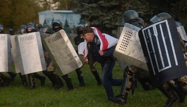 Белорусское МВД опубликовало жалобы жителей Минска на участников протестов с призывом применить оружие