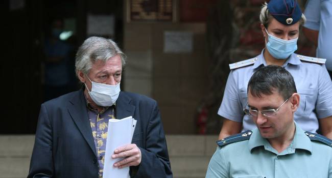 Самым волшебным образом: Ефремов неожиданно «восстановил память» во время разговора о погоде Самым волшебным образом: Ефремов неожиданно «восстановил память» во время разговора о погоде