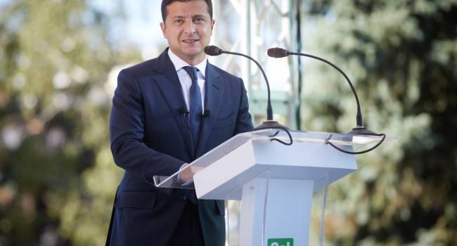 Политолог: президент страны вместо обязанностей, согласно Конституции, занимается тем, что изгоняет нардепов за критику в свой адрес