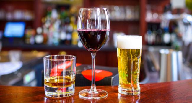 «Защитит от опасного заболевания»: ученые обнаружили еще одно уникальное свойство алкоголя