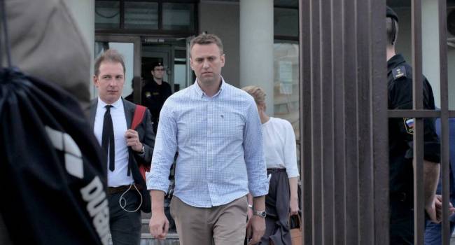 «Не выдерживает никакой критики»: эксперт отреагировал на версию с отравленным бельем Навального