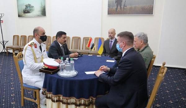 В Украину впервые прибыл глава Минобороны Ирака 