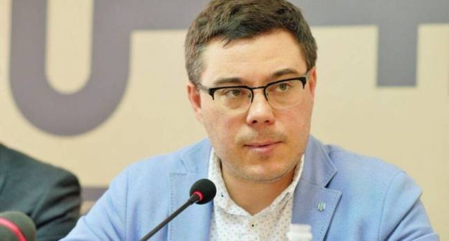 Березовец: трудно провести исторические параллели с тем, когда акт госизмены совершали люди, стоящие во главе государства