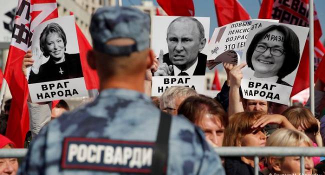 Социолог: в России должны были бы вспыхнуть массовые протесы, пока отравители Навального не найдены
