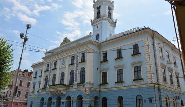 Черновцы решительно выступили против власти: горсовет подает в суд на Кабмин из-за «красной зоны» Черновцы решительно выступили против власти: горсовет подает в суд на Кабмин из-за «красной зоны»