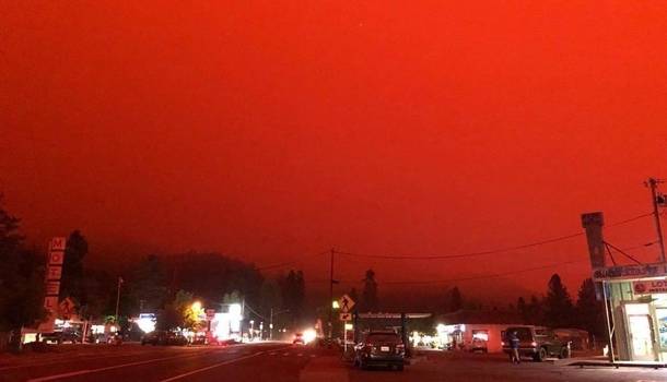 Жуткие кадры: американский штат Орегон полыхает из-за масштабных пожаров