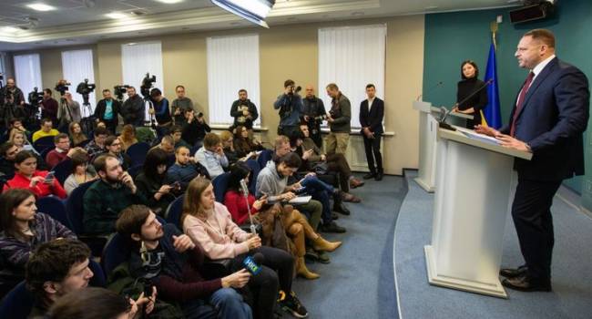 Уколов: переговоры советников лидеров «Нормандского формата» – это берлинский провал Ермака и лично Зеленского Уколов: переговоры советников лидеров «Нормандского формата» – это берлинский провал Ермака и лично Зеленского
