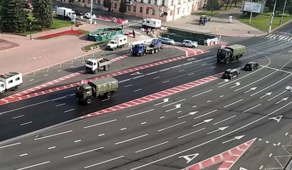В Минск уже начали стягивать военную технику в связи с запланированными на сегодня акциями протеста 