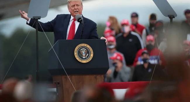 «Поддержит всех, кто борется»: Трамп летит в охваченную огнем Калифорнию «Поддержит всех, кто борется»: Трамп летит в охваченную огнем Калифорнию