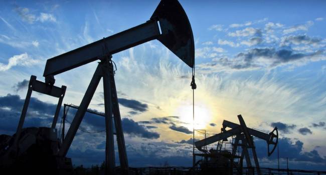 «Дальше будет хуже»: Аналитики прогнозируют рекордное снижение цен на нефть