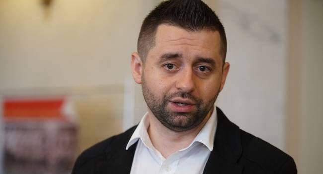 Хотят поступить, как с Иванисовым: Арахамия заявил об исключении Юрченко из фракции, но только на время расследования