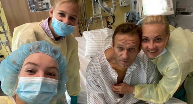  «Слишком хорошие данные для больного человека»: эксперт объяснил, с какой целью замазали монитор на снимке с Навальным